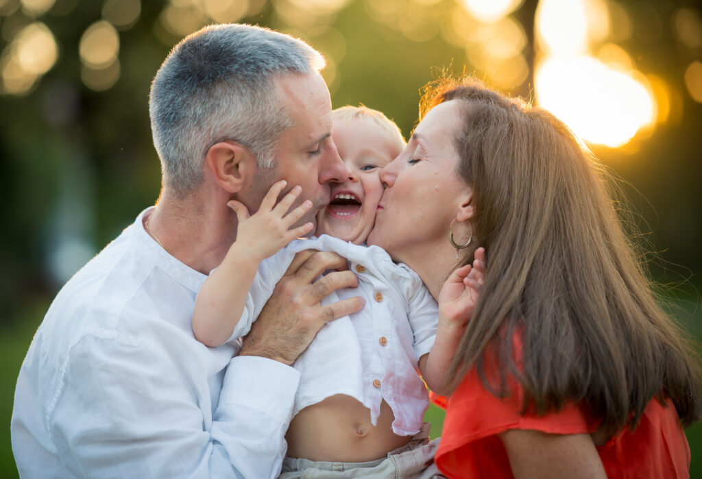 roditelji i dijete bliski trenutak obiteljska fotografija zagreb emocije