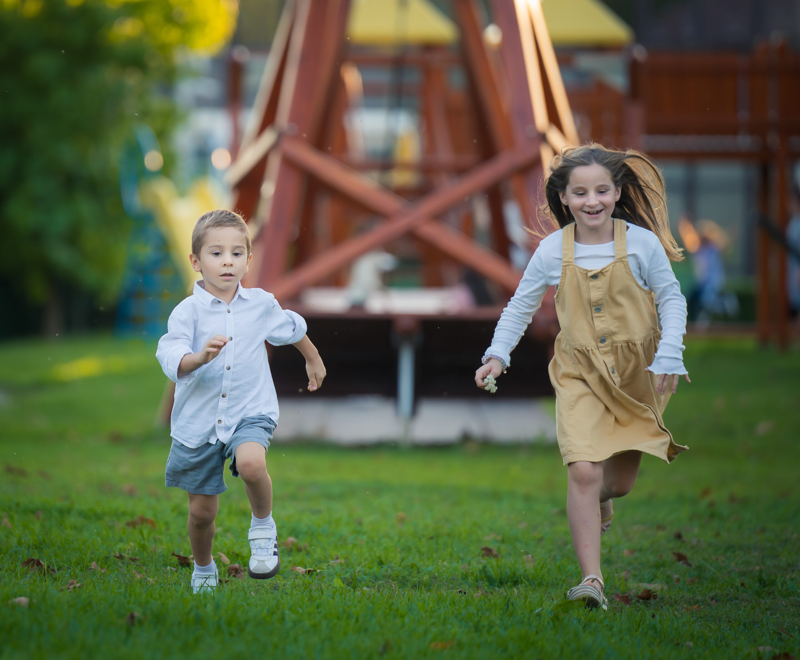 lifestyle fotografija zagreb djeca igra u prirodi obiteljsko fotografiranje
